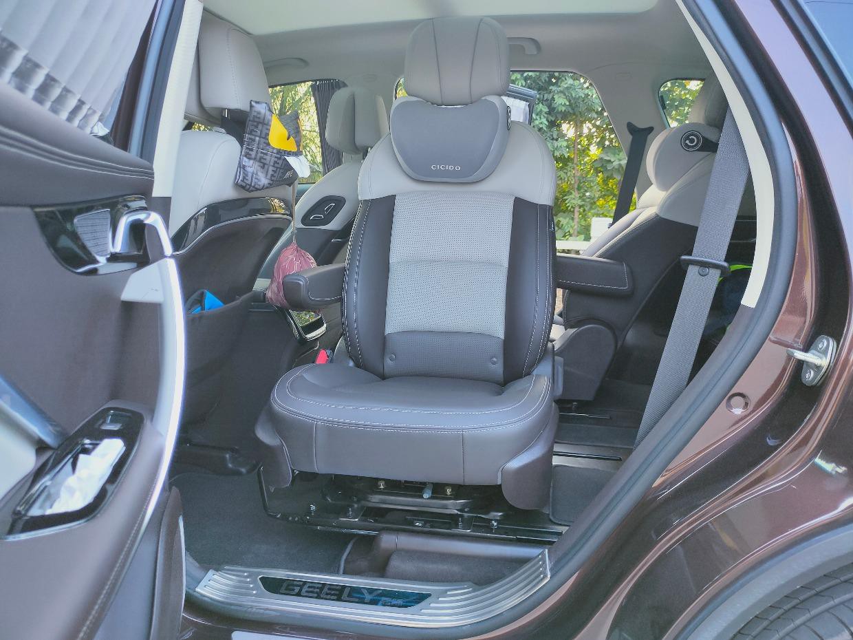 05 CAR SEAT 05 CAR SEAT